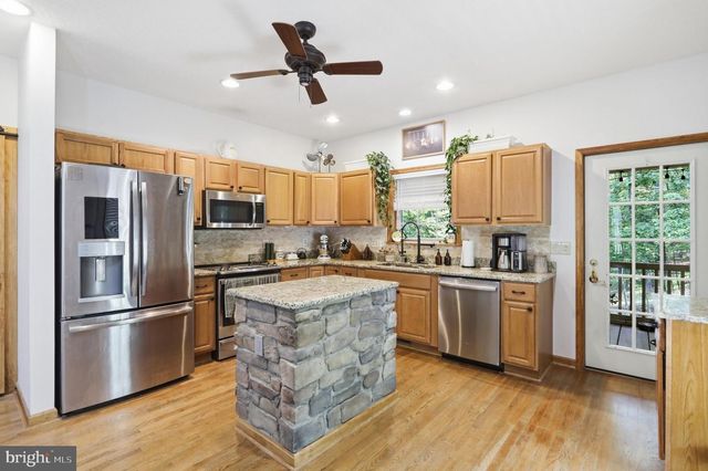 370 HEMLOCK CT, Paw Paw, WV 25434
