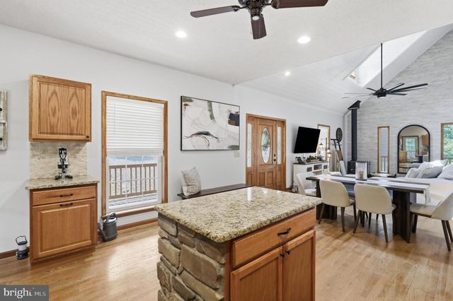 370 HEMLOCK CT, Paw Paw, WV 25434