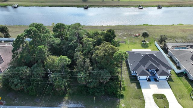 850 SW Sultan Drive, Port St Lucie, FL 34953