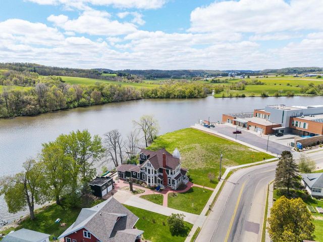560 Water Avenue, Hillsboro, WI 54364