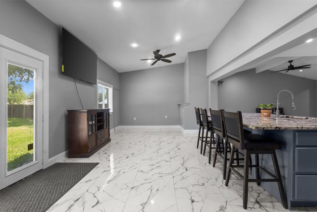 1065 Sunset Circle, Garland, TX 75040