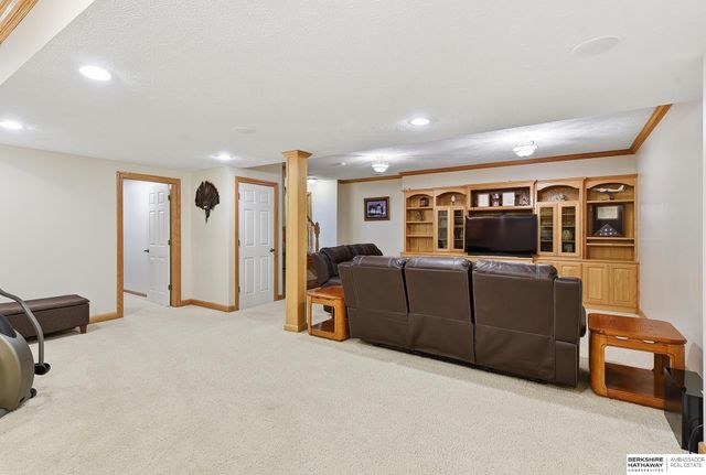 2128 Liberty Lane, Papillion, NE 68133