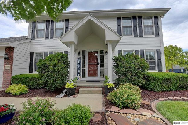 2128 Liberty Lane, Papillion, NE 68133