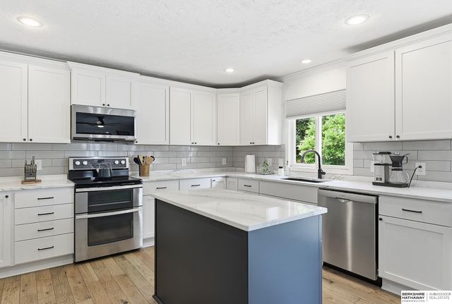 2128 Liberty Lane, Papillion, NE 68133