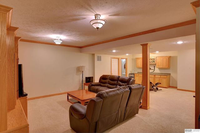 2128 Liberty Lane, Papillion, NE 68133
