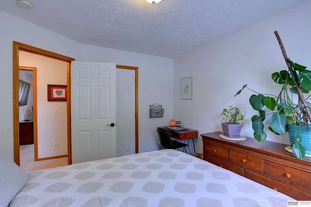 2128 Liberty Lane, Papillion, NE 68133