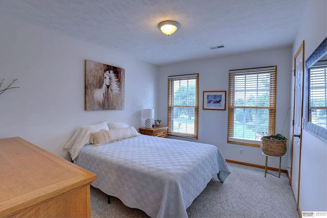 2128 Liberty Lane, Papillion, NE 68133