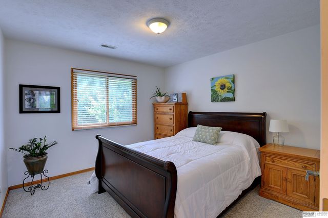 2128 Liberty Lane, Papillion, NE 68133