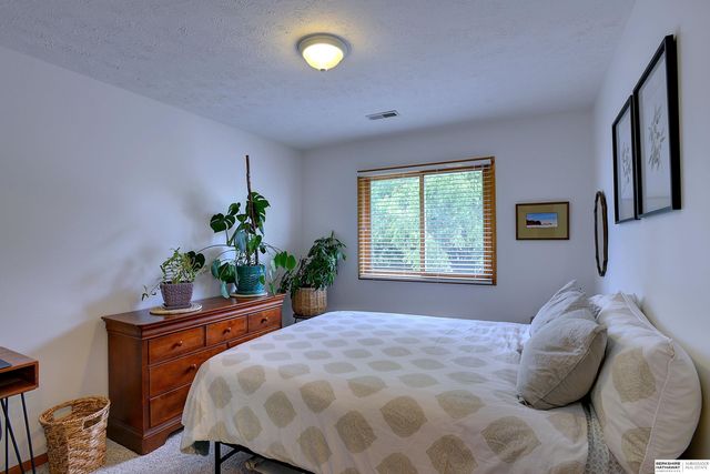 2128 Liberty Lane, Papillion, NE 68133