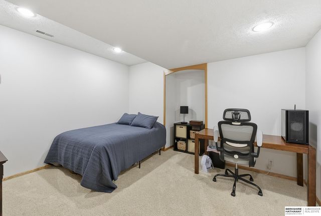 2128 Liberty Lane, Papillion, NE 68133