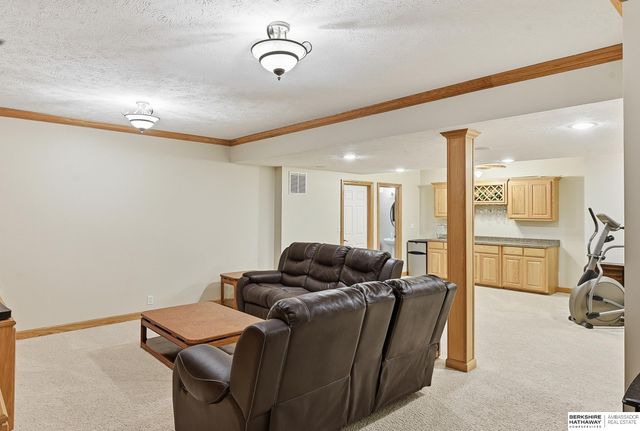 2128 Liberty Lane, Papillion, NE 68133