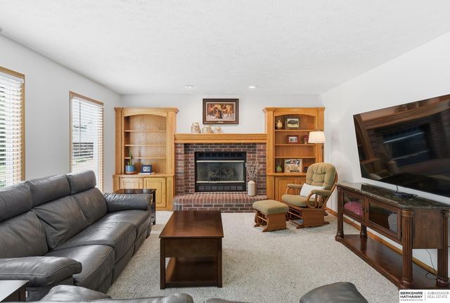 2128 Liberty Lane, Papillion, NE 68133