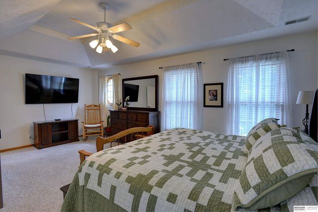 2128 Liberty Lane, Papillion, NE 68133