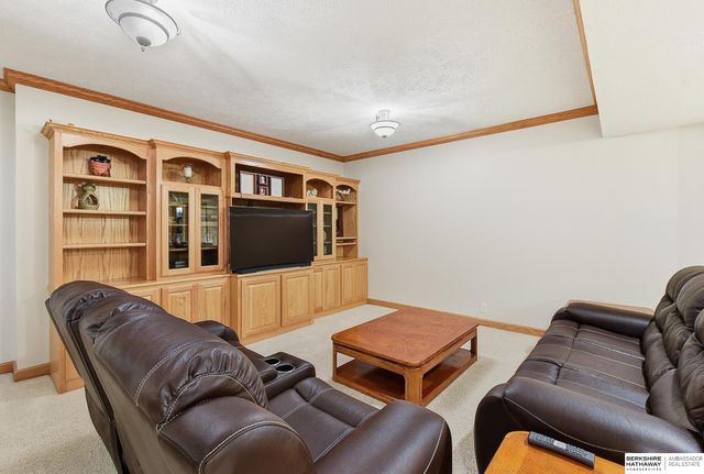 2128 Liberty Lane, Papillion, NE 68133