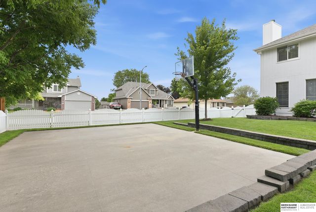 2128 Liberty Lane, Papillion, NE 68133