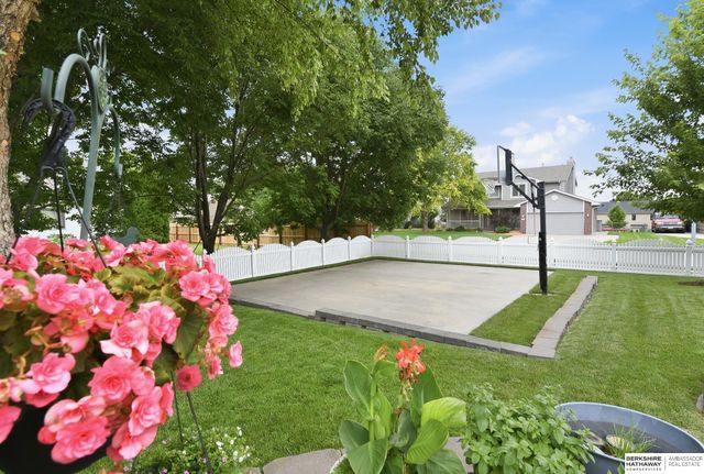 2128 Liberty Lane, Papillion, NE 68133