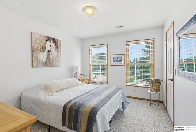 2128 Liberty Lane, Papillion, NE 68133