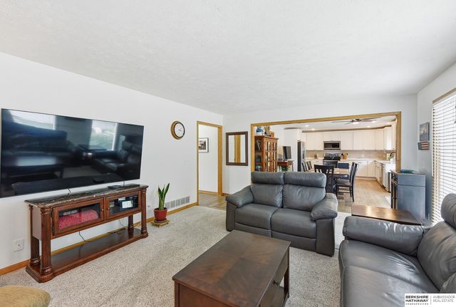 2128 Liberty Lane, Papillion, NE 68133