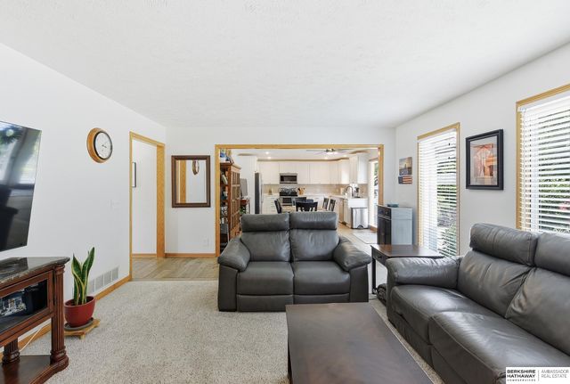 2128 Liberty Lane, Papillion, NE 68133
