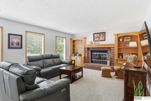 2128 Liberty Lane, Papillion, NE 68133