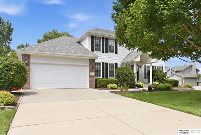 2128 Liberty Lane, Papillion, NE 68133