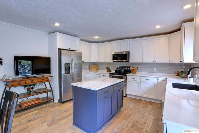 2128 Liberty Lane, Papillion, NE 68133