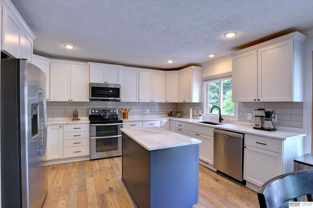 2128 Liberty Lane, Papillion, NE 68133