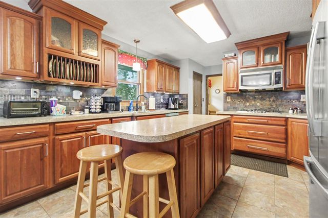 41141 Savage Road, Belleville, MI 48111