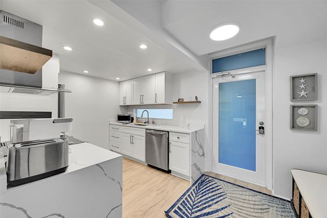 1530 S Ocean Boulevard 16, Pompano Beach, FL 33062