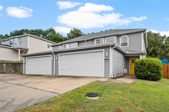 2901, 2903 E Sterling Court, Fayetteville, AR 72703