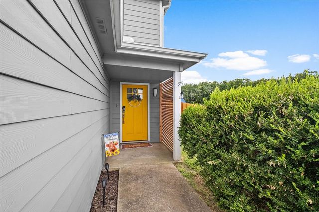 2901, 2903 E Sterling Court, Fayetteville, AR 72703