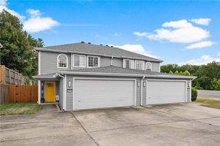 2901, 2903 E Sterling Court, Fayetteville, AR 72703