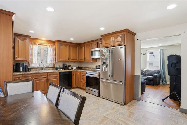 62 Hillcrest Avenue, Pawtucket, RI 02860