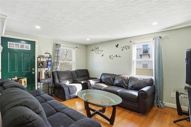 62 Hillcrest Avenue, Pawtucket, RI 02860