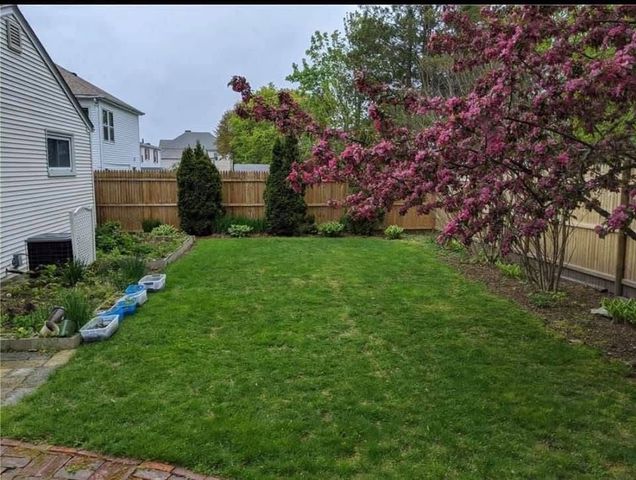 62 Hillcrest Avenue, Pawtucket, RI 02860