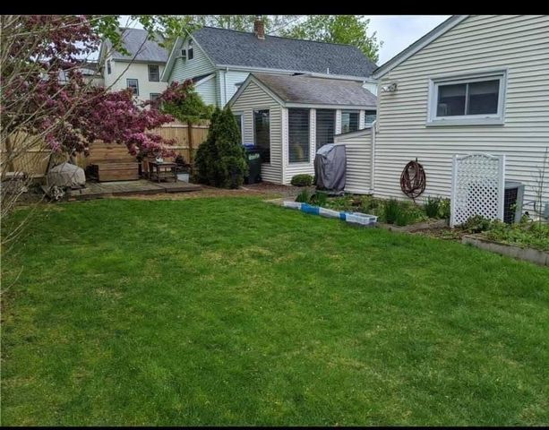 62 Hillcrest Avenue, Pawtucket, RI 02860