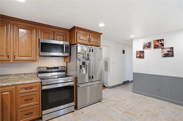 62 Hillcrest Avenue, Pawtucket, RI 02860