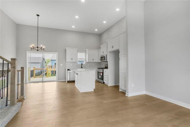 16244 Giorgia Street, Parkville, MO 64152