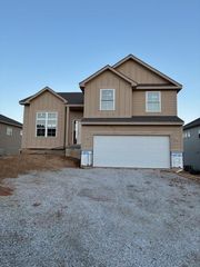 16244 Giorgia Street, Parkville, MO 64152