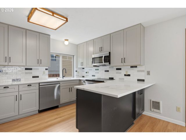 1745 OSTMAN Rd, West Linn, OR 97068