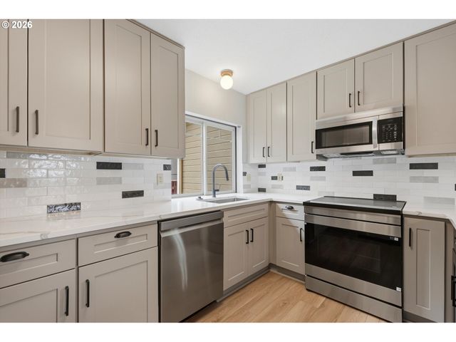 1745 OSTMAN Rd, West Linn, OR 97068