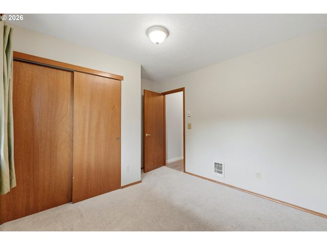 1745 OSTMAN Rd, West Linn, OR 97068