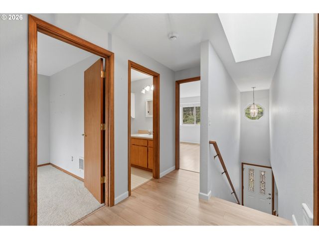 1745 OSTMAN Rd, West Linn, OR 97068