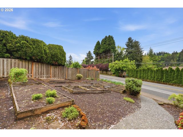 1745 OSTMAN Rd, West Linn, OR 97068