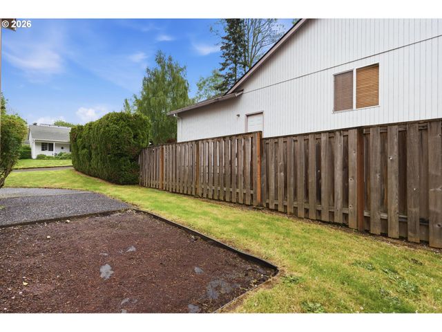 1745 OSTMAN Rd, West Linn, OR 97068