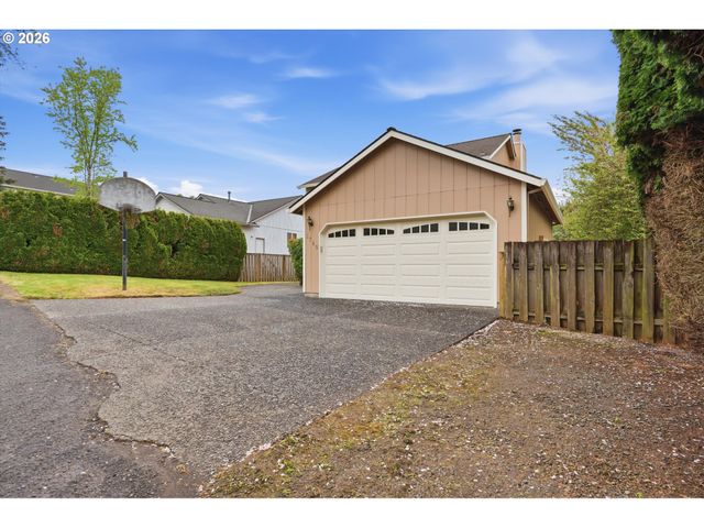 1745 OSTMAN Rd, West Linn, OR 97068