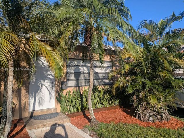 1104 NE 17th Ter 1-2, Fort Lauderdale, FL 33304