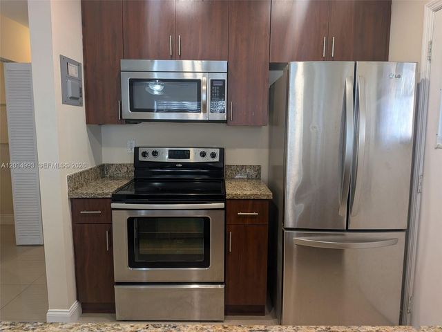 1104 NE 17th Ter 1-2, Fort Lauderdale, FL 33304