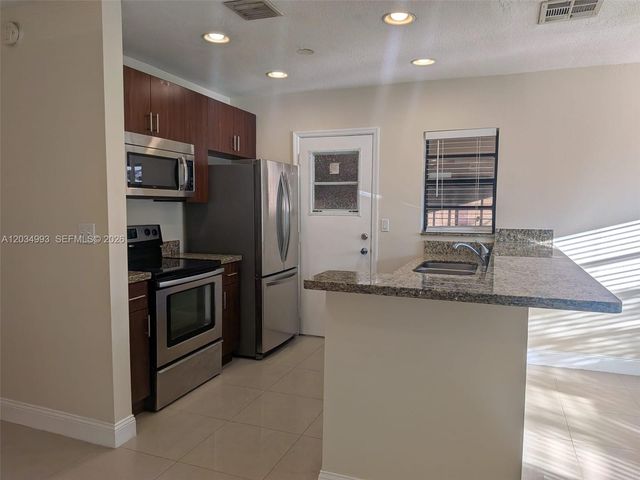 1104 NE 17th Ter 1-2, Fort Lauderdale, FL 33304
