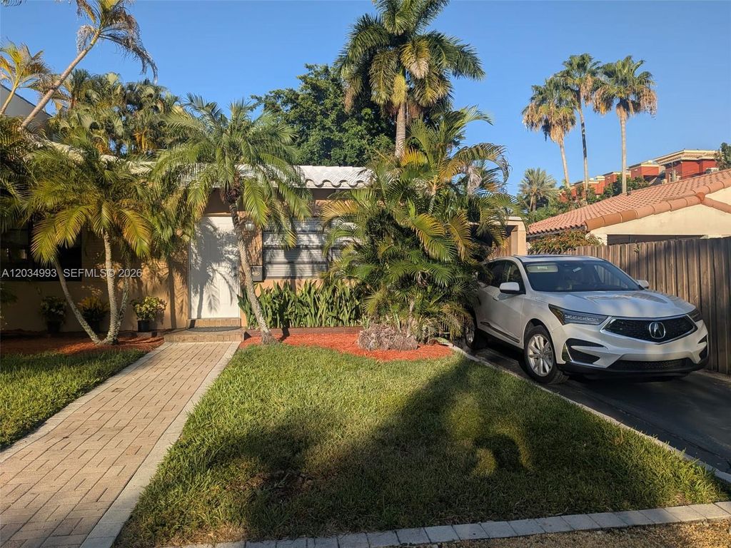 1104 NE 17th Ter 1-2, Fort Lauderdale, FL 33304